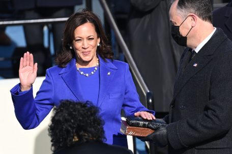 Als erste Frau und erste Schwarze ist die 56-jährige Kamala Harris nun Vizepräsidentin der USA