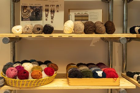 Geschäfte / „Feel the Bern“ für Kurzentschlossene: Esch bittet (auch) alles für den „grumpy Chic“