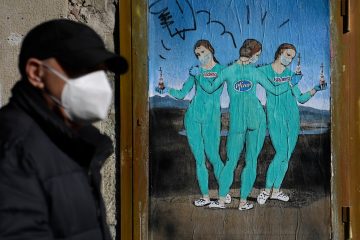 Corona in Europa / Schimpfen statt impfen: Streit mit AstraZeneca trübt Freude über anstehende Zulassung