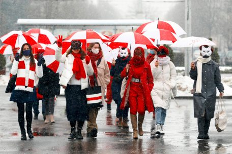 Traktoren gegen Schneemänner  / Lukaschenko kämpft in Belarus verbissen gegen jede Form der Opposition
