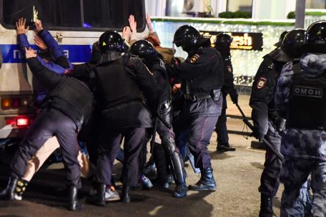 Russland / Kreml verteidigt gewaltsames Vorgehen gegen friedliche Demonstranten