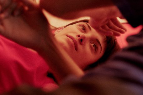 „Friends and Strangers“