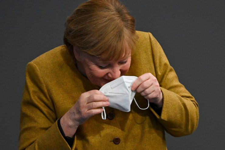 Corona-Winter / Im deutschen Bundestag bekommt die Kanzlerin Druck von fast allen Seiten
