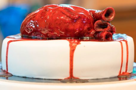 Backen / Kuchenkünstlerin sorgt mit eigenwilligen Kreationen für Furore