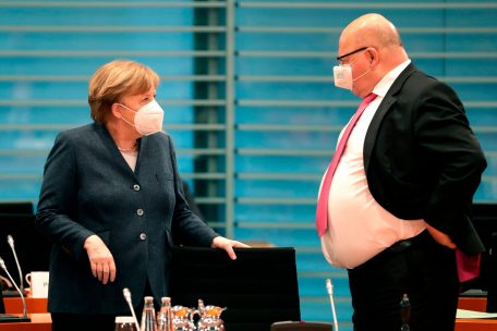 Deutschland / Wirtschaftsminister Altmaier bittet zum Gipfel – er steht massiv unter Druck