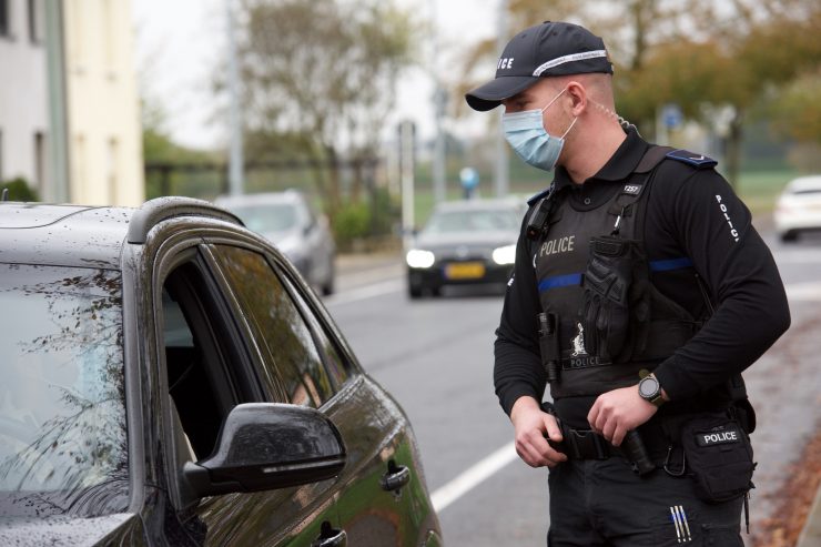 Auto und Fahrrad / Polizei zieht mehrere Fahrer wegen Alkohol am Steuer aus dem Verkehr