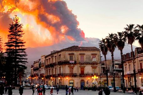 Italien / Naturschauspiel am Ätna – „Als ob eine Bombe explodiert“