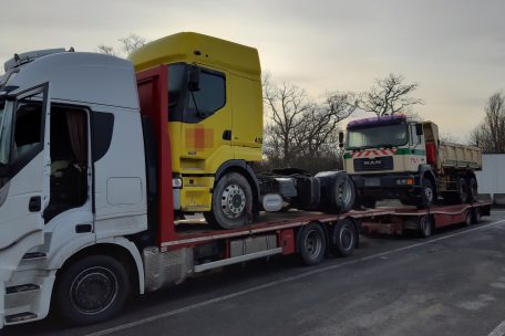 Die Ladung dieses Lkws überstieg die Maximalhöhe von vier Metern