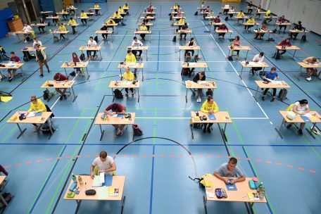 Bildungsminister Meisch / Bei Quarantäne wegen Kontakt mit Infiziertem – Schüler bekommen für „Premièresexamen“ Ausnahmeregelung