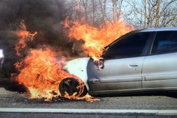 Autobahn / Brennendes Auto auf A3 führt zu Stau