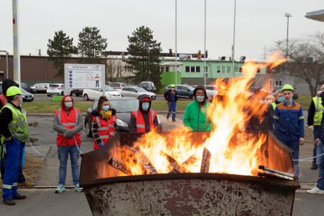 Blockade-Aktion bei Eurofoil / 16 Grad in den Büros und vier Unfälle in einer Woche