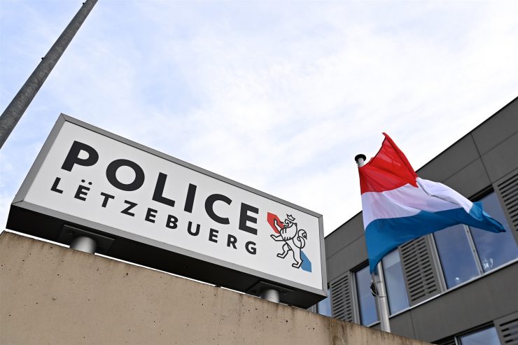 Luxemburg / Elektroroller-Fahrer stößt Polizisten an – Marihuana-Tütchen landen auf Gehweg
