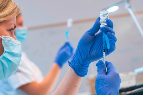 Impfkonvention / Die Grenzen der ersten Impfphase: „Auch Informatiker mischen sich unter Patienten“