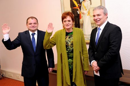 2014: Nachdem Lydia Mutsch Ministerin wurde, vereidigt Dan Kersch seine Parteikollegen Vera Spautz als Bürgermeisterin und Dan Codello als Schöffe. Codello hatte sich zuvor in einer umstrittenen parteiinternen Wahl gegen Taina Bofferding durchgesetzt.