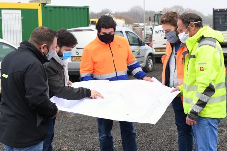 Spätestens wenn zwei Meter Abstand nicht eingehalten werden können, müssen Masken getragen werden