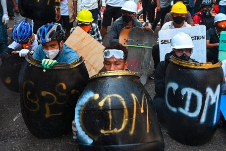 Millionen Burmesen organisieren sich im „Civil Disobedience Movement“ (CDM) gegen die Militärjunta
