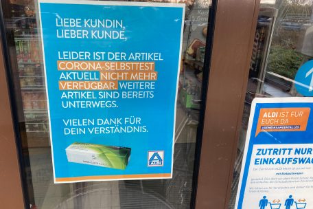 Deutschland / Gratis-Schnelltests vor dem Start – Selbsttests im Handel vergriffen