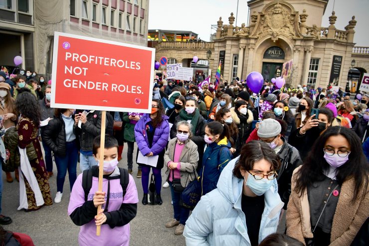 Luxemburg-Stadt / Laut, bunt und unmissverständlich: Mehr als 1.000 Menschen protestieren für mehr Frauenrechte