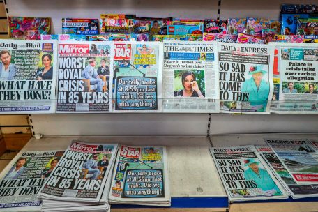 Großbritannien / Die Saat des Boulevards: Rassismus gegen Meghan und die Folgen für das Königshaus