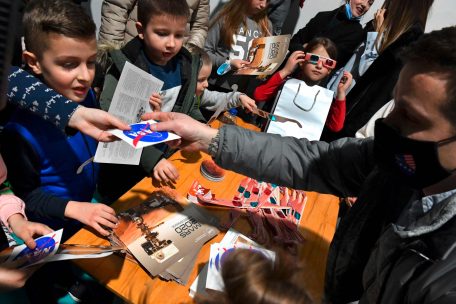 NASA-Sticker für die Kinder aus Jezero – die Erwachsenen hoffen derweil auf Investitionen
