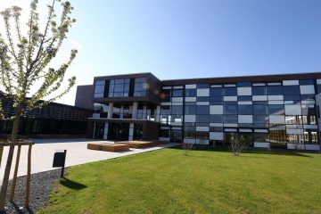 Schulprojekt / Lënster Lycée: Umweltdelegierte zeigen mit dem grünen Zeigefinger auf Mitschüler