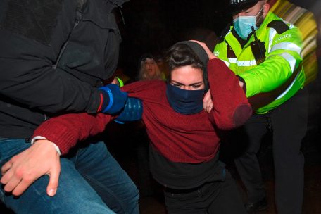 Die Polizei löste die Kundgebung teilweise mit Gewalt auf