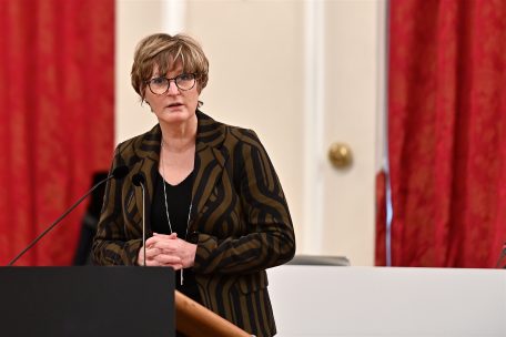 Parlament / 220 Kurse für Kurzarbeiter angeboten