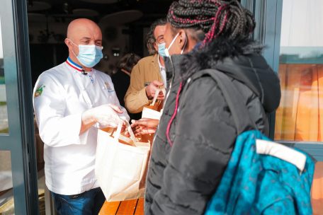 Parlament / Finanzhilfen für Betriebe werden erhöht und verlängert