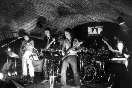 Köln: Wolfgang Niedecken mit seiner Band BAP im Basement Club bei einem der ersten Auftritte im Jahr 1979