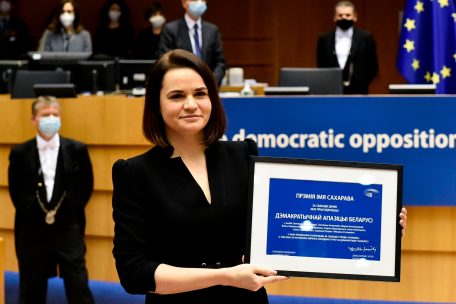 Im Westen hofiert – aber auch wirklich unterstützt? Tichanowskaja mit dem Sacharow-Preis des Europaparlaments.