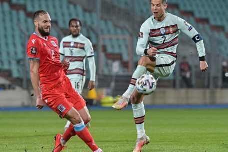 Maxime Chanot (l.) wird beim nächsten WM-Qualifikationsspiel gegen Aserbaidschan gesperrt fehlen