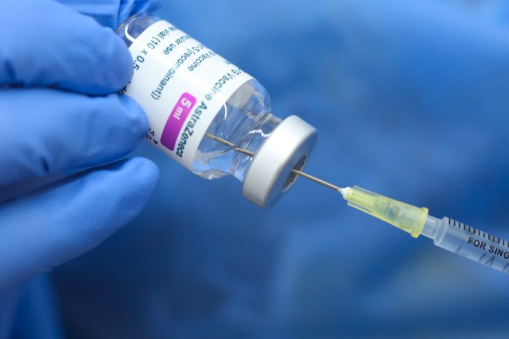 Impfstoff / EMA: Weiter grünes Licht für AstraZeneca – Risiken gering