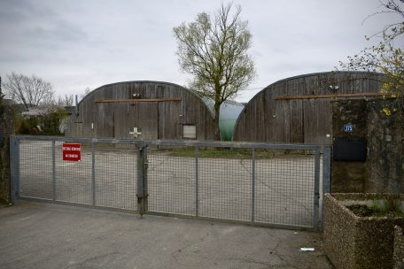 Das Ziel der Schwertransporte des Wochenendes: die Hangars der früheren Firma Parisotto in der rue de Belval. Hier werden die Lokomotiven und der Schlackenwagen in den nächsten drei Jahren renoviert.