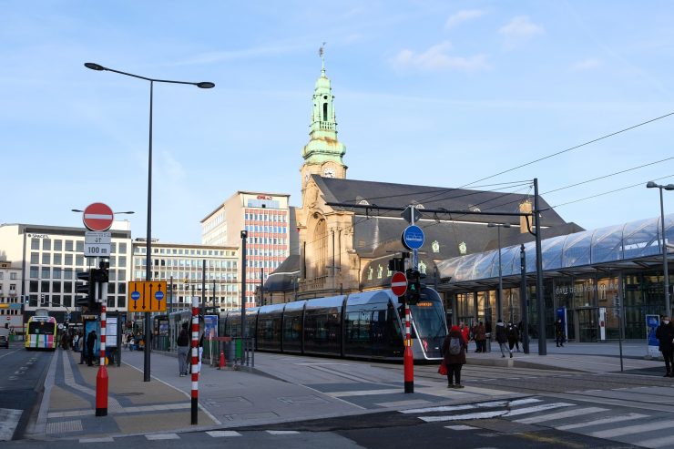 Luxemburg-Stadt / Drei Männer bedrohen und berauben eine Person am Hauptbahnhof