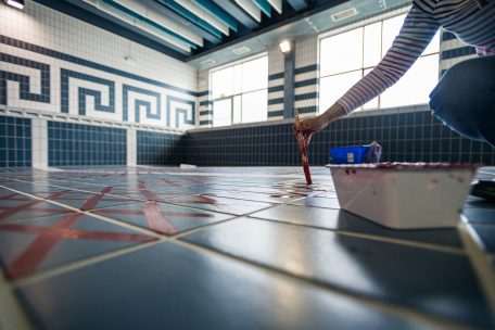 „Pop-up Schwämm“ / Künstler bespielen Düdelinger Sportstätte vor deren Abriss