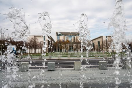 Deutschland / Drei Persönlichkeiten, drei Stile – und ein Ziel: Die Kanzlerkandidaten im Tauglichkeitstest 