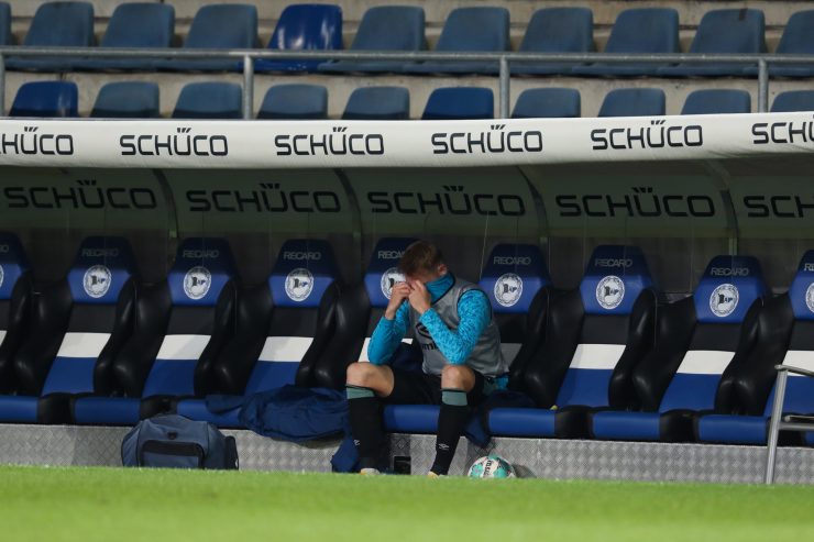 Bundesliga / „Tut weh“: 21. Saisonniederlage besiegelt vierten Schalker Abstieg