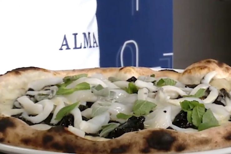 Pizza-Rezept mit Tintenfischen / Italienischer Klassiker in der Gourmetvariante