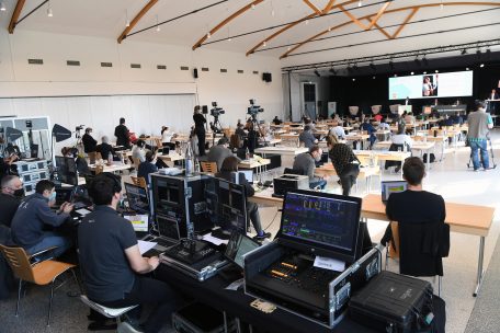 Viel Technik und einige Delegierte in Junglinster