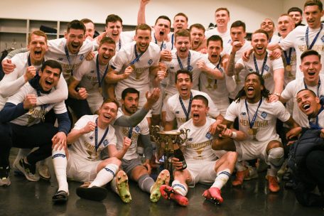 Es wurde gefeiert in Kiew – und das lässt sich Gerson Rodrigues (rechts unten) nicht entgehen