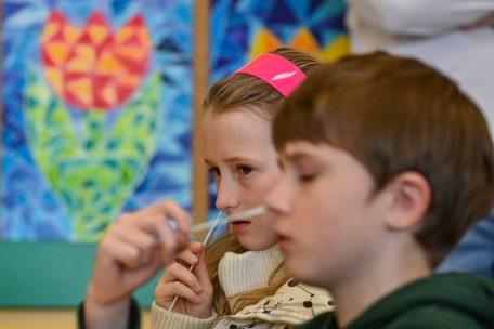 Teil 2: Erklärungen von Virologe Muller  / Wie sinnvoll Schnelltests in der Schule sind