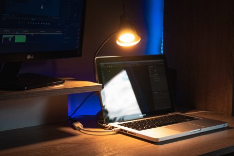 Wer tendenziell einen großen Monitor bevorzugt, sollte die Pixeldichte im Auge behalten