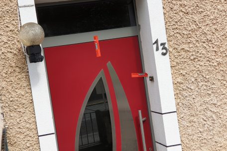 Nur die Polizeisiegel deuten am Mittwoch noch von der tragischen Auseinandersetzung im Haus der Mutter