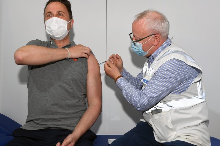 Pandemie / Doppelte Chefsache: Xavier Bettel hat erste Corona-Impfung erhalten – mit AstraZeneca