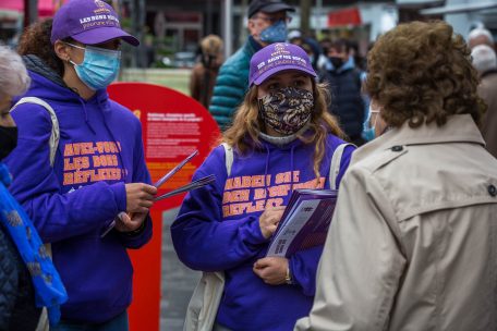 Auf dem Rathausplatz bekamen die Menschen Informationen zu der neuen Kampagne