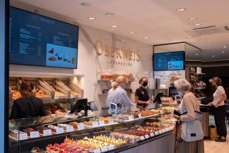 Die erste Oberweis-Filiale in Deutschland befindet sich in Trier. Neben Patisserie mögen die Kunden dort vor allem die Brote des Traditionsunternehmens aus Luxemburg