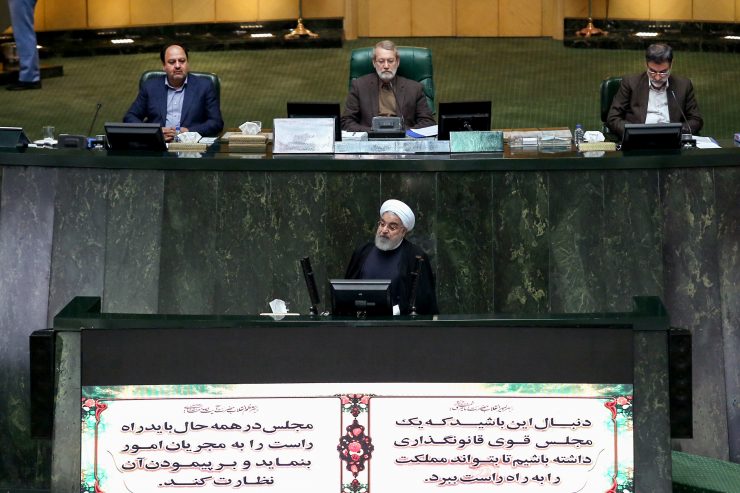 Politik / Die neue Macht der Hardliner: Im Iran stehen die gemäßigten Kräfte kurz vor der Abwahl