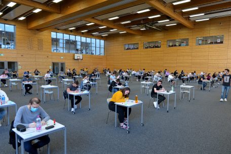 Für die Examen gelten besondere Regeln, darunter ein Mindestabstand zwischen den Schülern