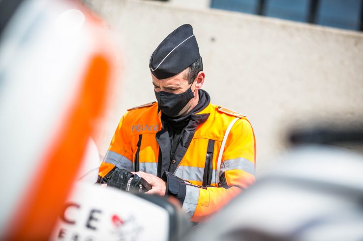 Polizei / Tuning-Szene trifft sich auf Parkplatz Kockelscheuer – und hält sich weitestgehend an Covid-Gesetze