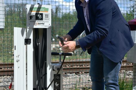 Die Reparaturstation wird noch um Stellplätze und eine Waschanlage für Fahrräder erweitert